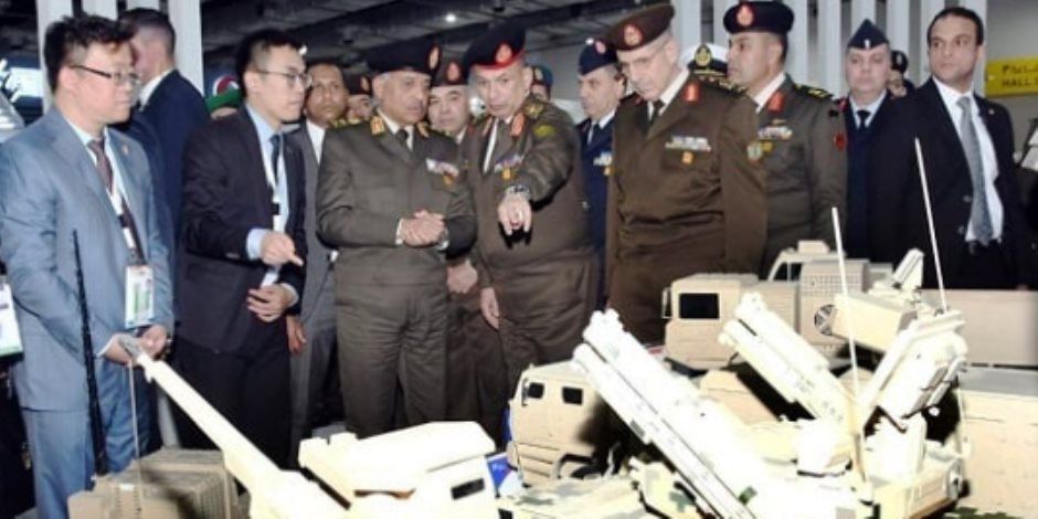 وزير الدفاع ورئيس الأركان يعقدان لقاءات ثنائية على هامش إيديكس - 2025