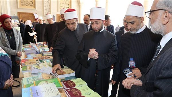 "على هامش المسابقة العالمية للقرآن الكريم"..وزير الأوقاف يتفقد معرض الأعلى للشئون الإسلامية