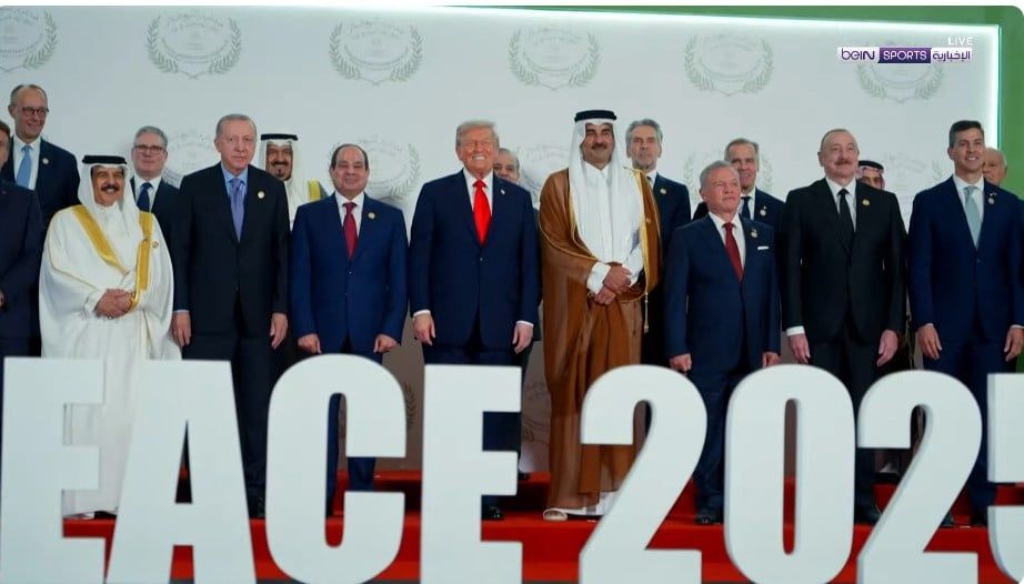 الرئيسان السيسي وترامب وسط قادة العالم في قمة شرم الشيخ 2025 الرئيسان السيسي وترامب وسط قادة العالم في قمة شرم الشيخ 2025