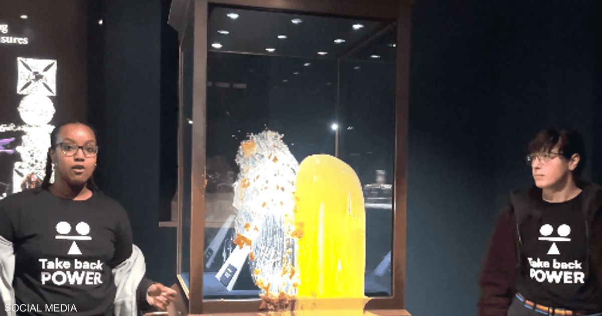 العالم اليوم - "هجوم حلوى" على صندوق التاج في برج لندن يثير فوض