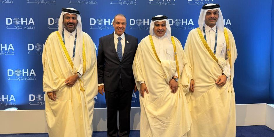 وزير الخارجية يلتقي وزراء المالية والتجارة والصناعة والمواصلات في دولة قطر