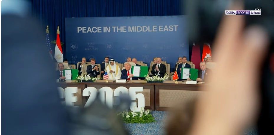 الرئيس المصري عبد الفتاح السيسي وترامب وأردوغان يوقعون على اتفاقية إنهاء حرب غزة الرئيس المصري عبد الفتاح السيسي وترامب وأردوغان يوقعون على اتفاقية إنهاء حرب غزة