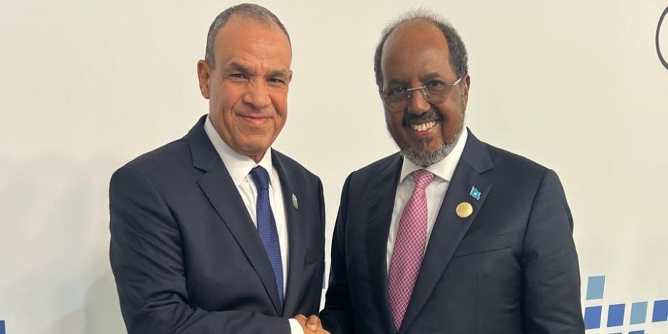 وزير الخارجية يلتقي رئيس جمهورية الصومال الفيدرالية على هامش منتدى الدوحة