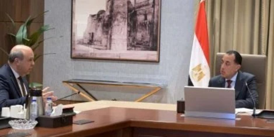 رئيس الوزراء يتابع مع وزير الطيران عددا من ملفات العمل