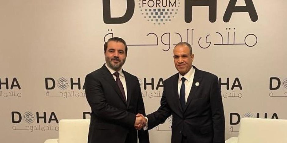 وزير الخارجية يلتقي نظيره السوري بمنتدى الدوحة ويؤكد على رفض أي محاولات للمساس بأمن سوريا