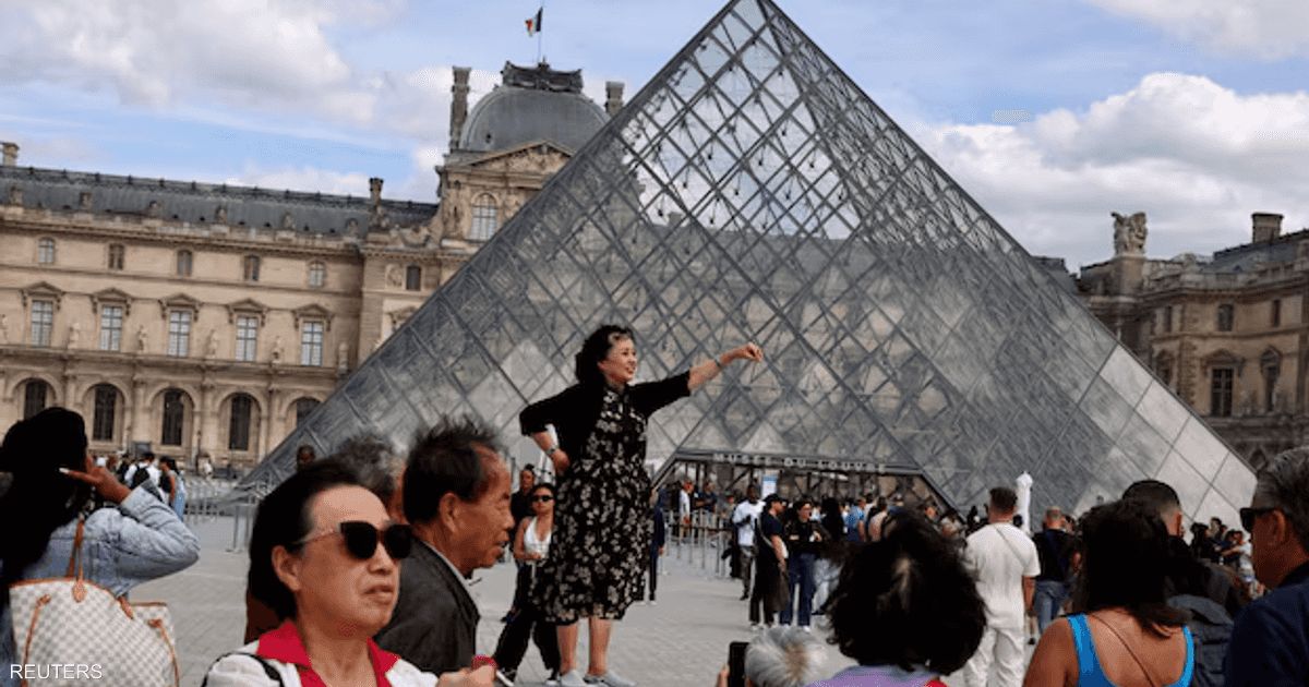 العالم اليوم - "تسرب" يهدد كنوز اللوفر.. تلف مئات الكتب بقسم الآثار المصرية