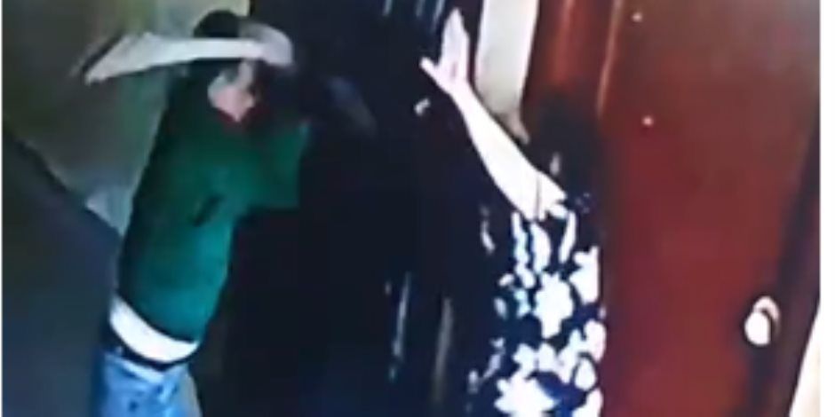 ضبط المتهم بالتعدي على سيدتين بالضرب بعصا خشبية فى دمياط