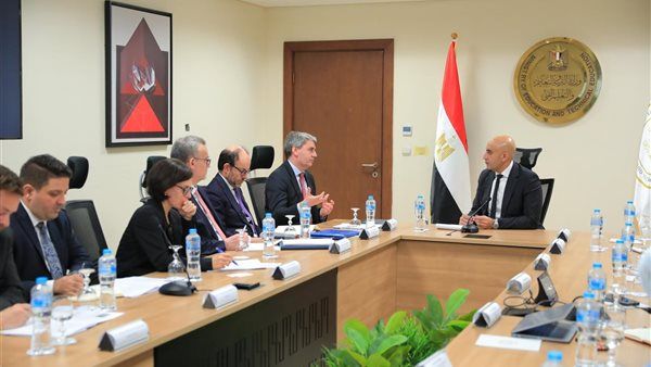 وزير التعليم يبحث مع وفد بنك الاستثمار الأوروبي سبل تعزيز التعاون لتطوير التعليم الفني والتوسع في مدارس التكنولوجيا التطبيقية