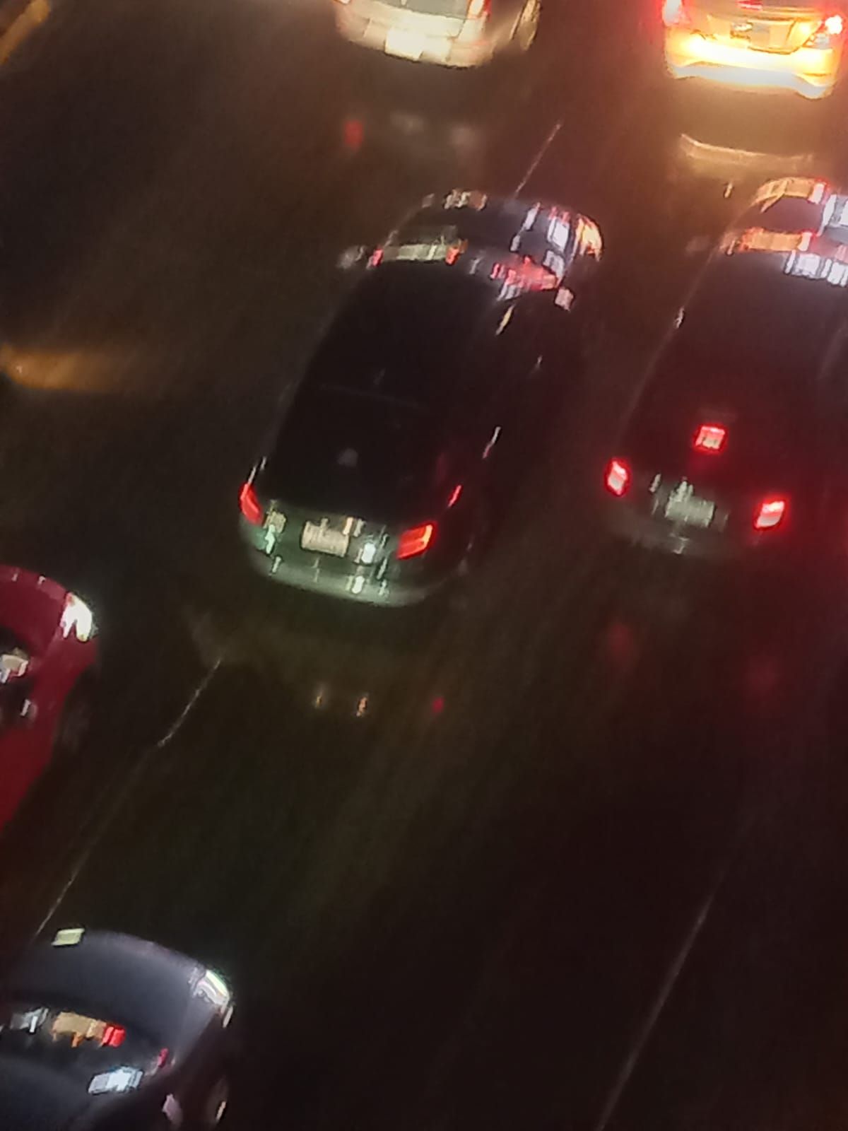 زحام مرورى بمحاور القاهرة والجيزة بالتزامن مع سقوط الأمطار