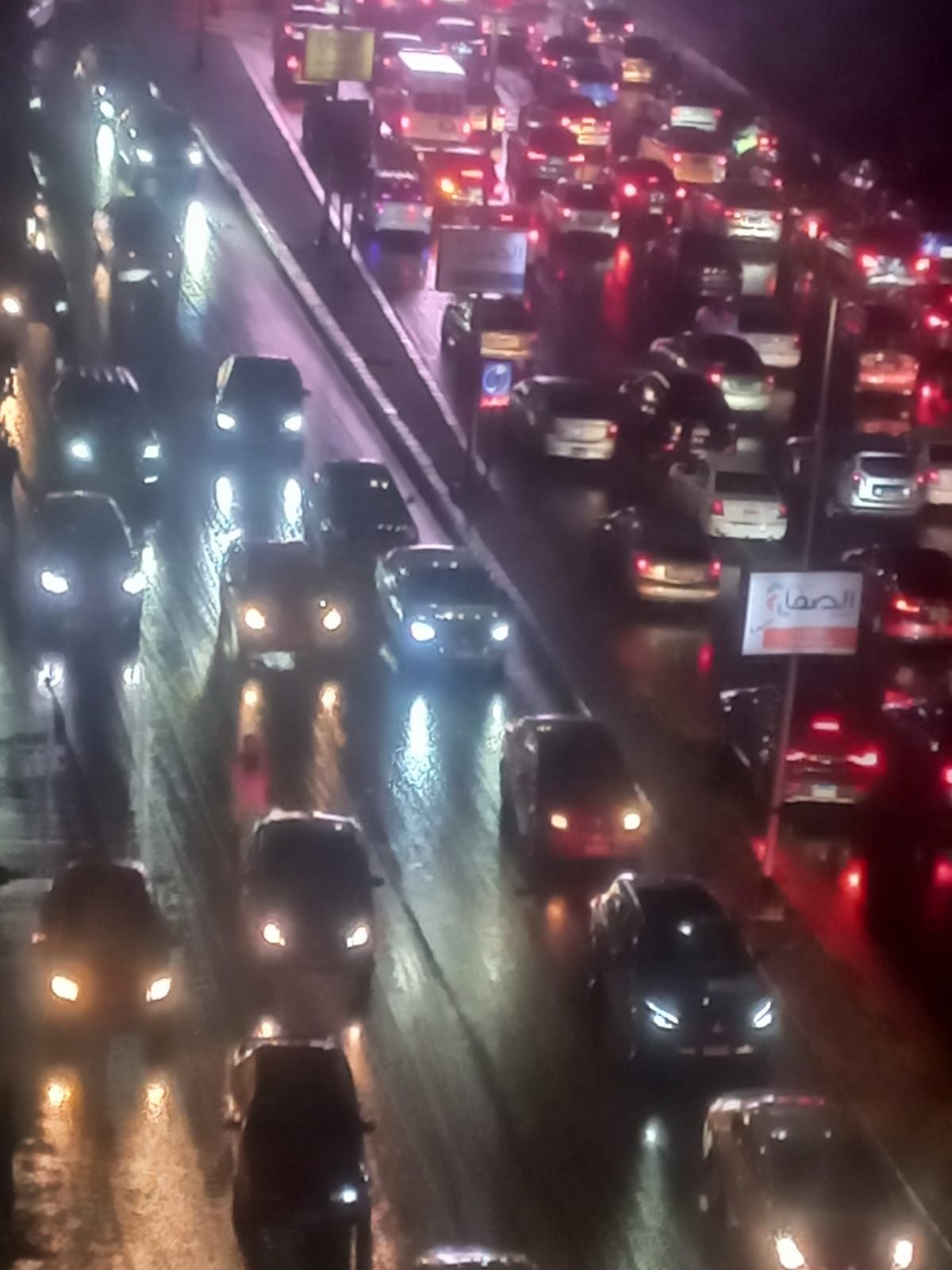زحام مرورى بمحاور القاهرة والجيزة بالتزامن مع سقوط الأمطار