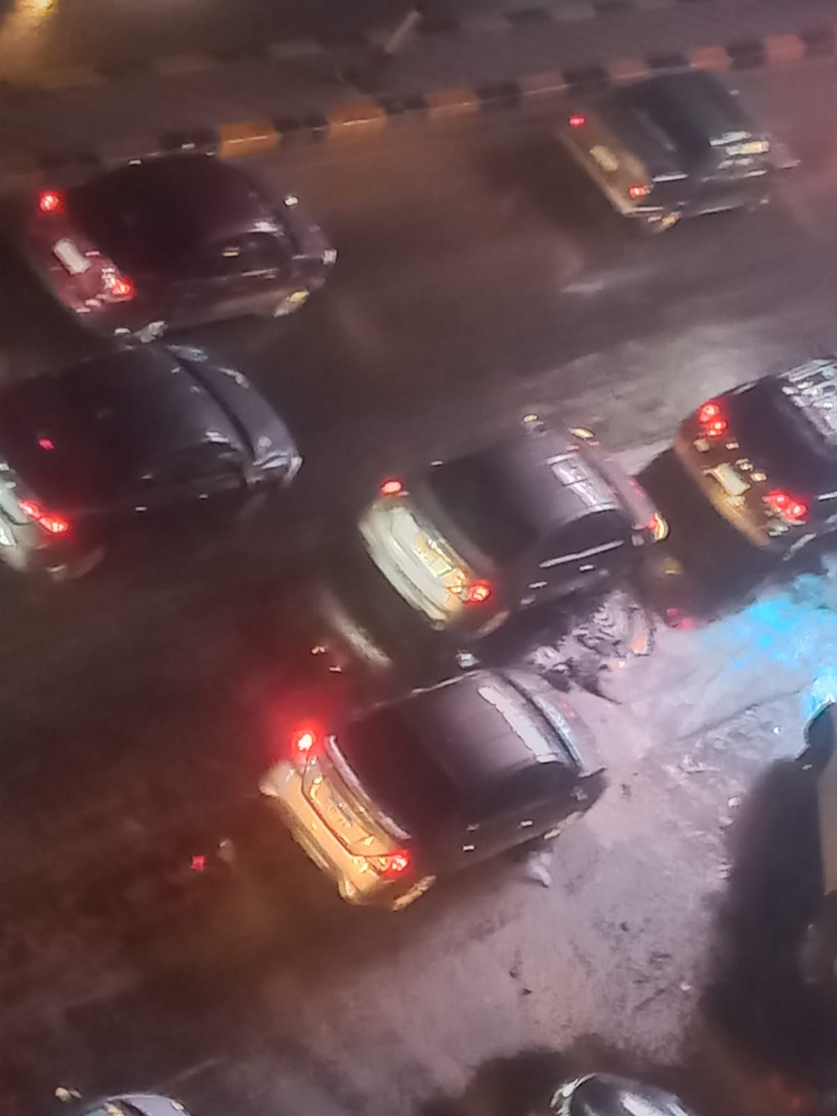 زحام مرورى بمحاور القاهرة والجيزة بالتزامن مع سقوط الأمطار