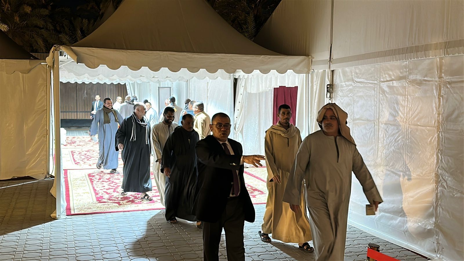 المصريون بالسعودية يواصلون التصويت بالدوائر الملغاة فى انتخابات النواب.. وصور