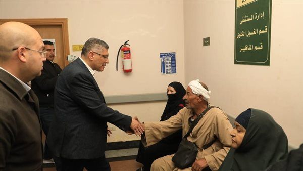 محافظ الجيزة يتابع انتظام العمل داخل مستشفى الصف المركزي ووحدة طب أسرة الفهميين