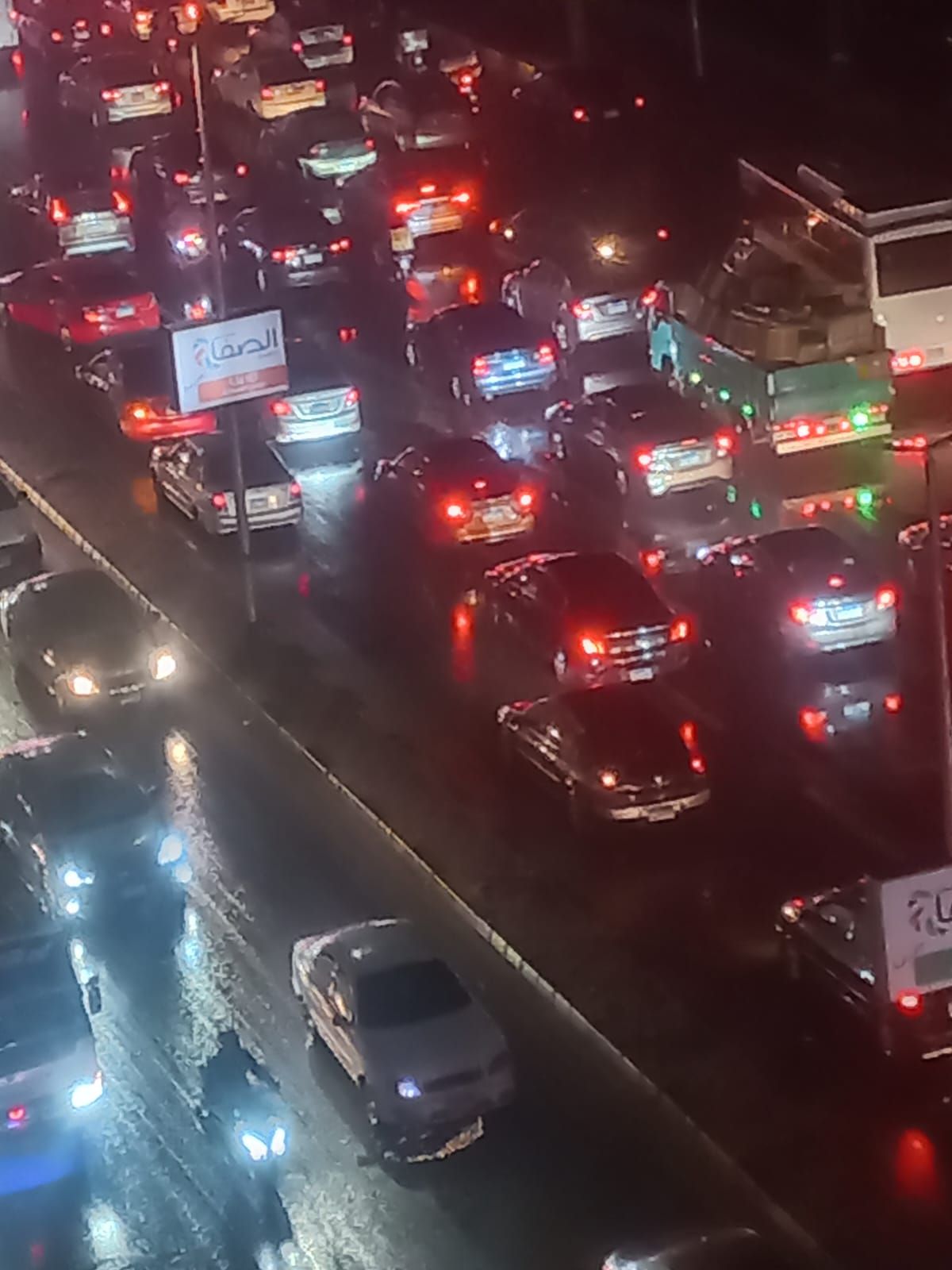 زحام مرورى بمحاور القاهرة والجيزة بالتزامن مع سقوط الأمطار