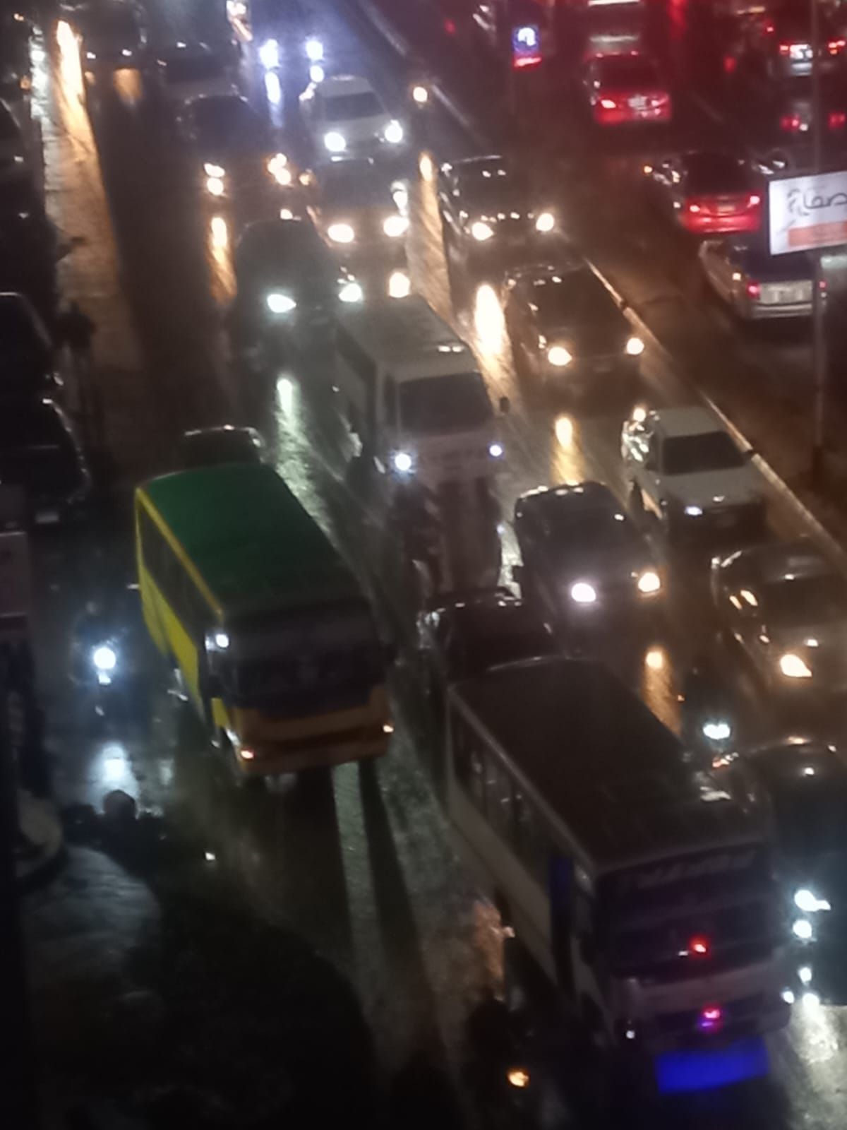 زحام مرورى بمحاور القاهرة والجيزة بالتزامن مع سقوط الأمطار