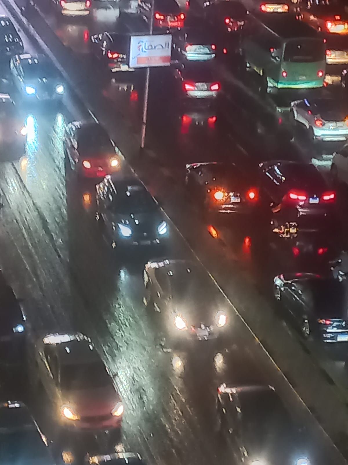 زحام مرورى بمحاور القاهرة والجيزة بالتزامن مع سقوط الأمطار