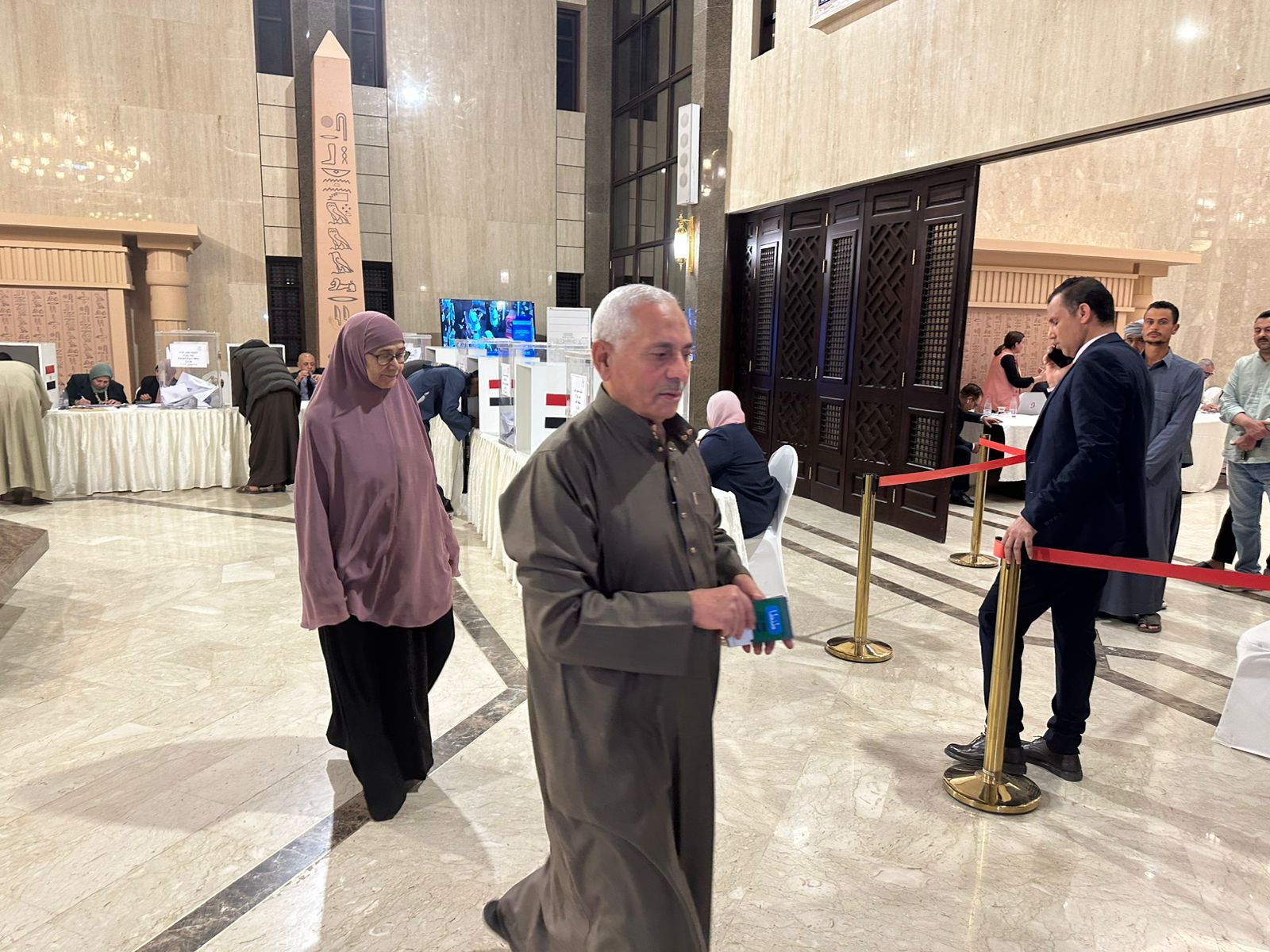 المصريون بالسعودية يواصلون التصويت بالدوائر الملغاة فى انتخابات النواب.. وصور