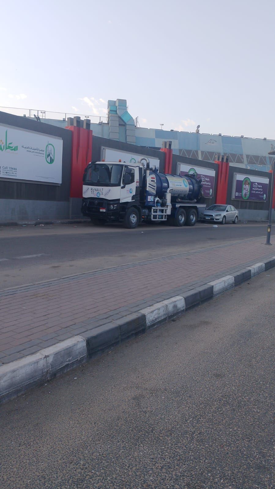 انتشار معدات شفط مياه الأمطار بشوارع القاهرة (2) انتشار معدات شفط مياه الأمطار بشوارع القاهرة (2)