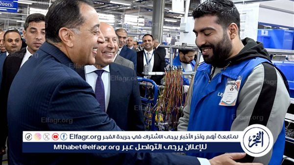 حوار إنساني بين رئيس الوزراء وأحد شباب مصنع "ليوني مصر" يكشف قصص كفاح ودعم الدولة للعمالة الصناعية