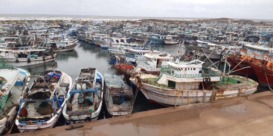 طقس سيئ يضرب شمال البلاد.. إغلاق ميناء البرلس لحين تحسن الحالة الجوية