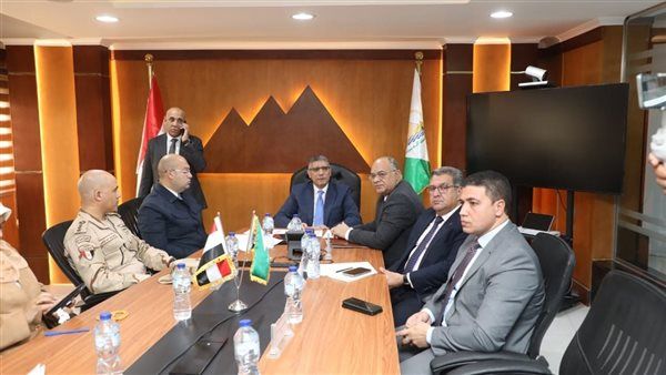 محافظ الجيزة يتابع انطلاق انتخابات مجلس النواب بـ7 دوائر من داخل مركز السيطرة