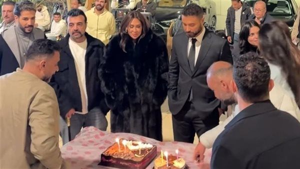 أبطال "وننسى اللي كان" يحتفلون بعيد ميلاد كريم فهمي