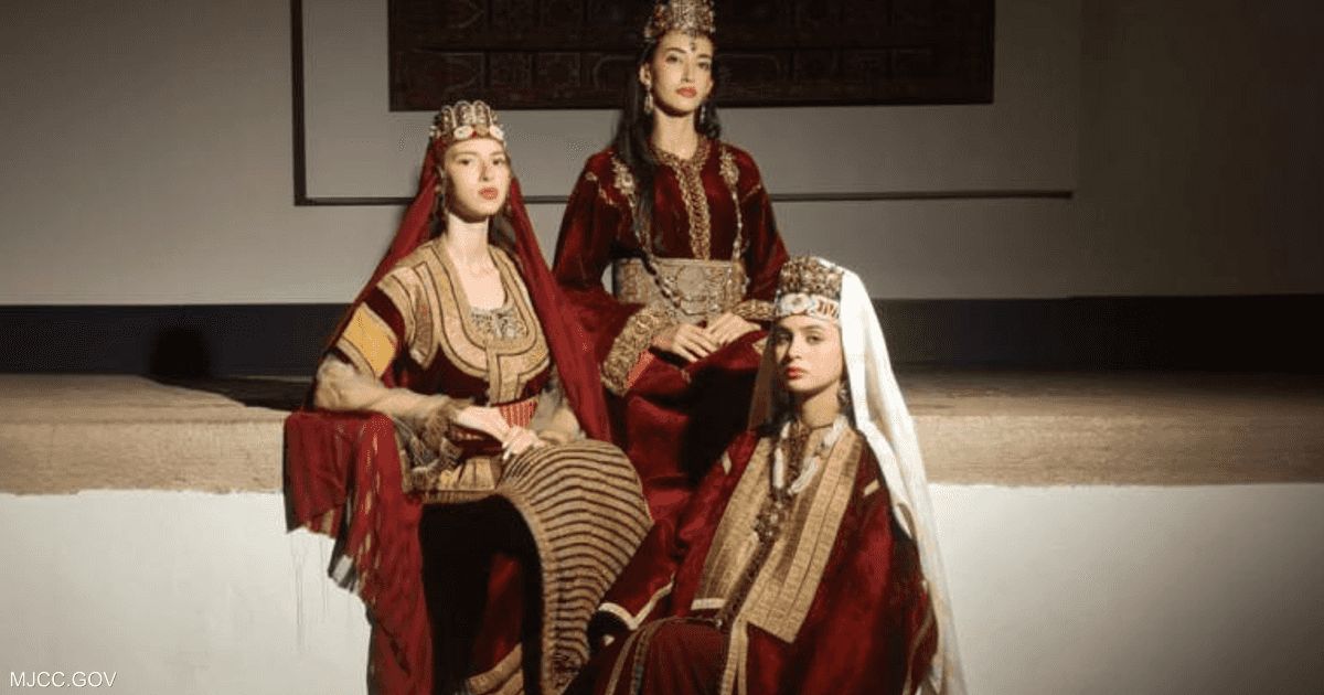 العالم اليوم - "اليونسكو" تصادق على تسجيل القفطان المغربي تراثا عالميا