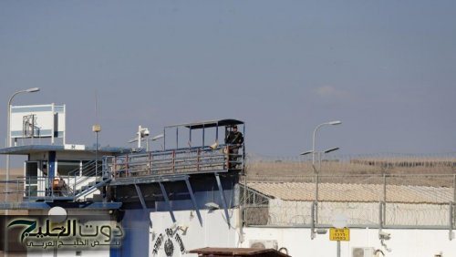 الاحتلال الإسرائيلي يعتدي على 3 أسرى ويصيبهم بجروح قبيل الإفراج عنهم