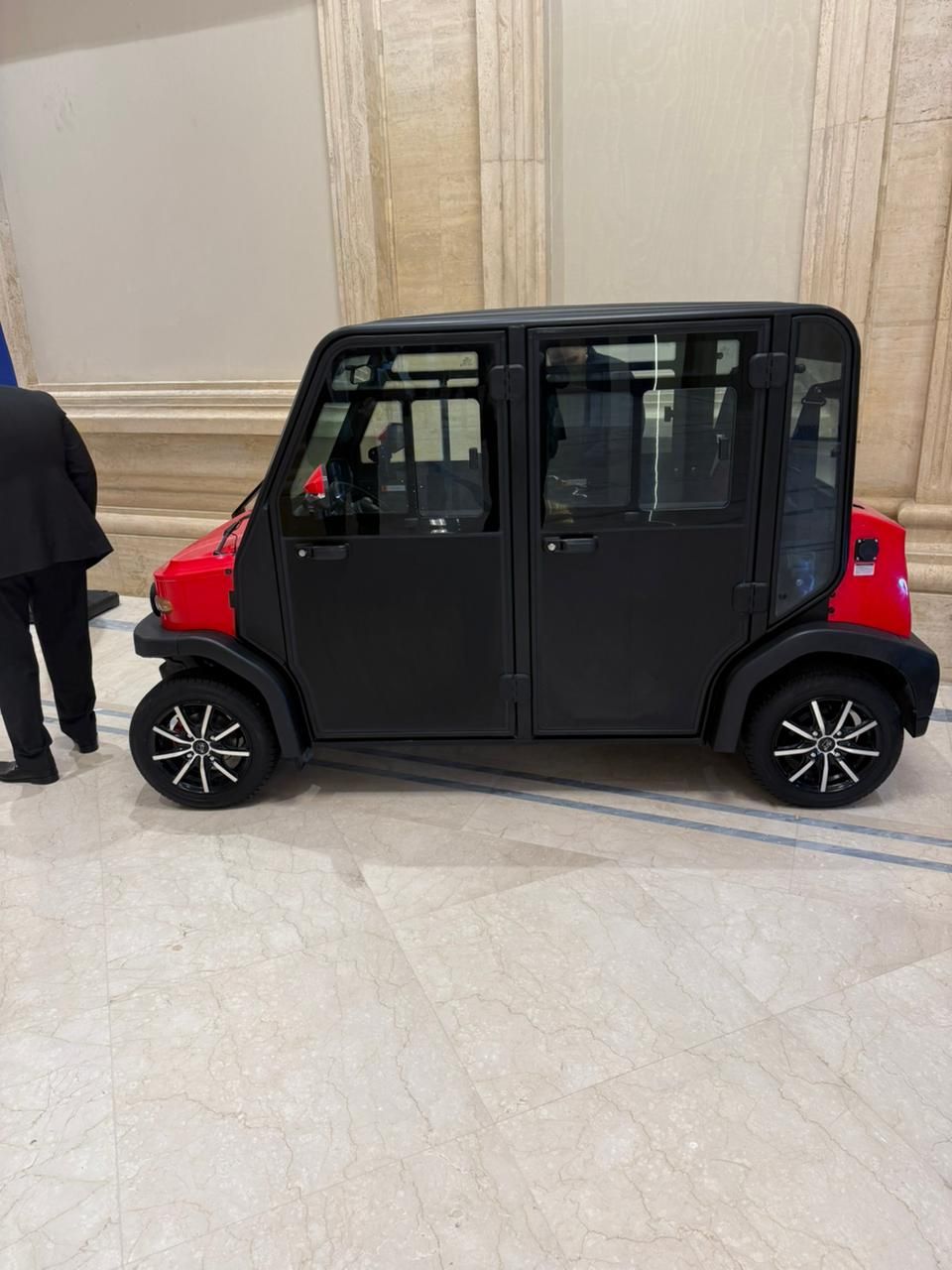 تفاصيل السيارة المصرية الكهربائية بمعرض البحوث: سرعتها 70 كم وبـ200 ألف جنيه