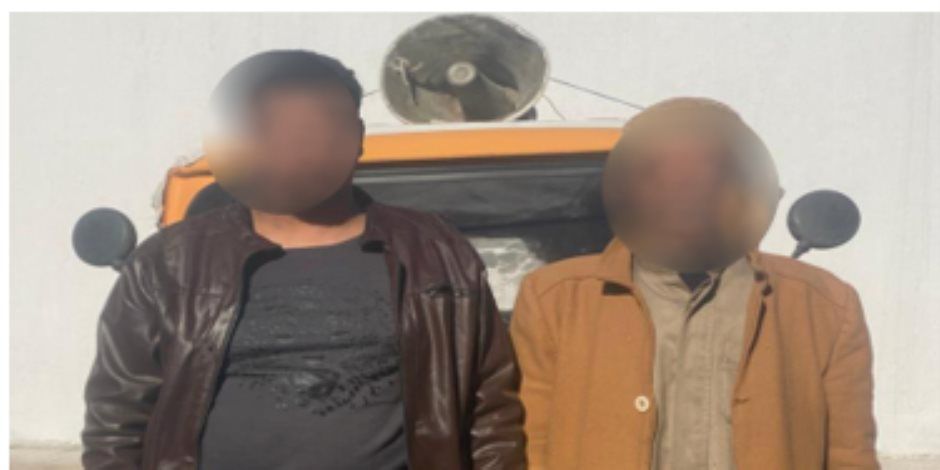 ضبط شخص بدائرة القصاصين بالإسماعيلية بحوزته بطاقات شخصية لمواطنين ومبالغ مالية تمهيدا لتوزيعها