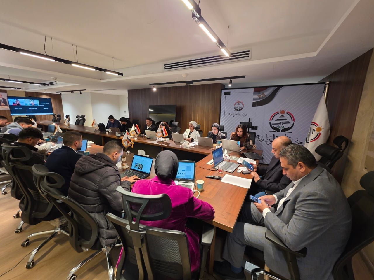 عاصم الجزار يتفقد الغرفة المركزية لـ" الجبهة الوطنية" لمتابعة جولة الإعادة لانتخابات مجلس النواب 2025