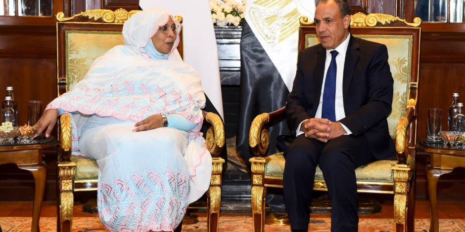 وزير الخارجية يلتقي وزيرة شئون مجلس الوزراء السوداني