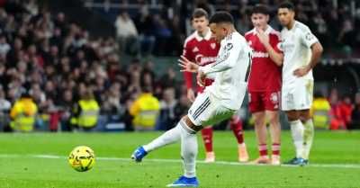 ريال مدريد يواصل ملاحقة برشلونة