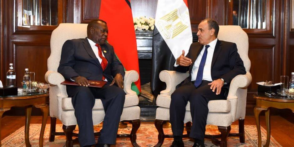 وزير الخارجية يلتقي نظيره المالاوي لبحث سبل تعزيز العلاقات الثنائية