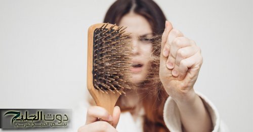 طبيب يحذر: تساقط الشعر علامة على نقص هذا المعدن بجسمك