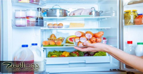 احذر هذا الأمر عند وضع الطعام في الثلاجة.. عادة خاطئة يفعلها الكثيرون