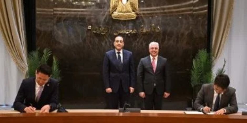 رئيس الوزراء يشهد توقيع 3 عقود مشروعات باقتصادية قناة السويس باستثمارات 1.15 مليار دولار