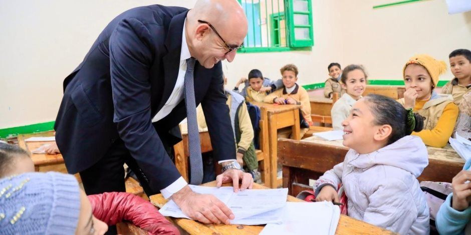 وزير التعليم يتابع نتائج الامتحان التجريبى فى البرمجة بإحدى مدارس بنى سويف