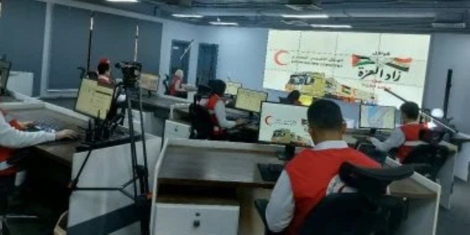 الهلال الأحمر: توزيع أكثر من 7.8 مليون سلة غذائية لغزة بقافلة «زاد العزة»