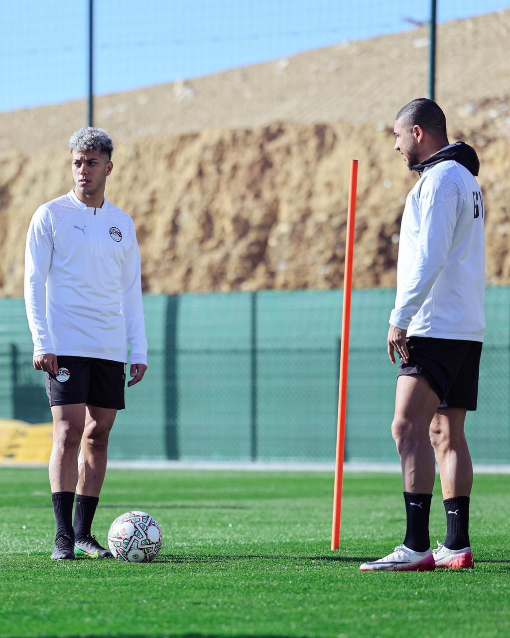 منتخب الفراعنة يبدأ تدريباته لمواجهة جنوب أفريقيا.. صور