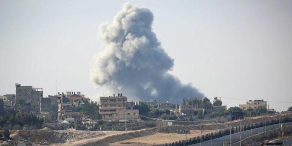 انفجار مدرعة إسرائيلية برفح الفلسطينية.. مراسل القاهرة الإخبارية يسرد التفاصيل