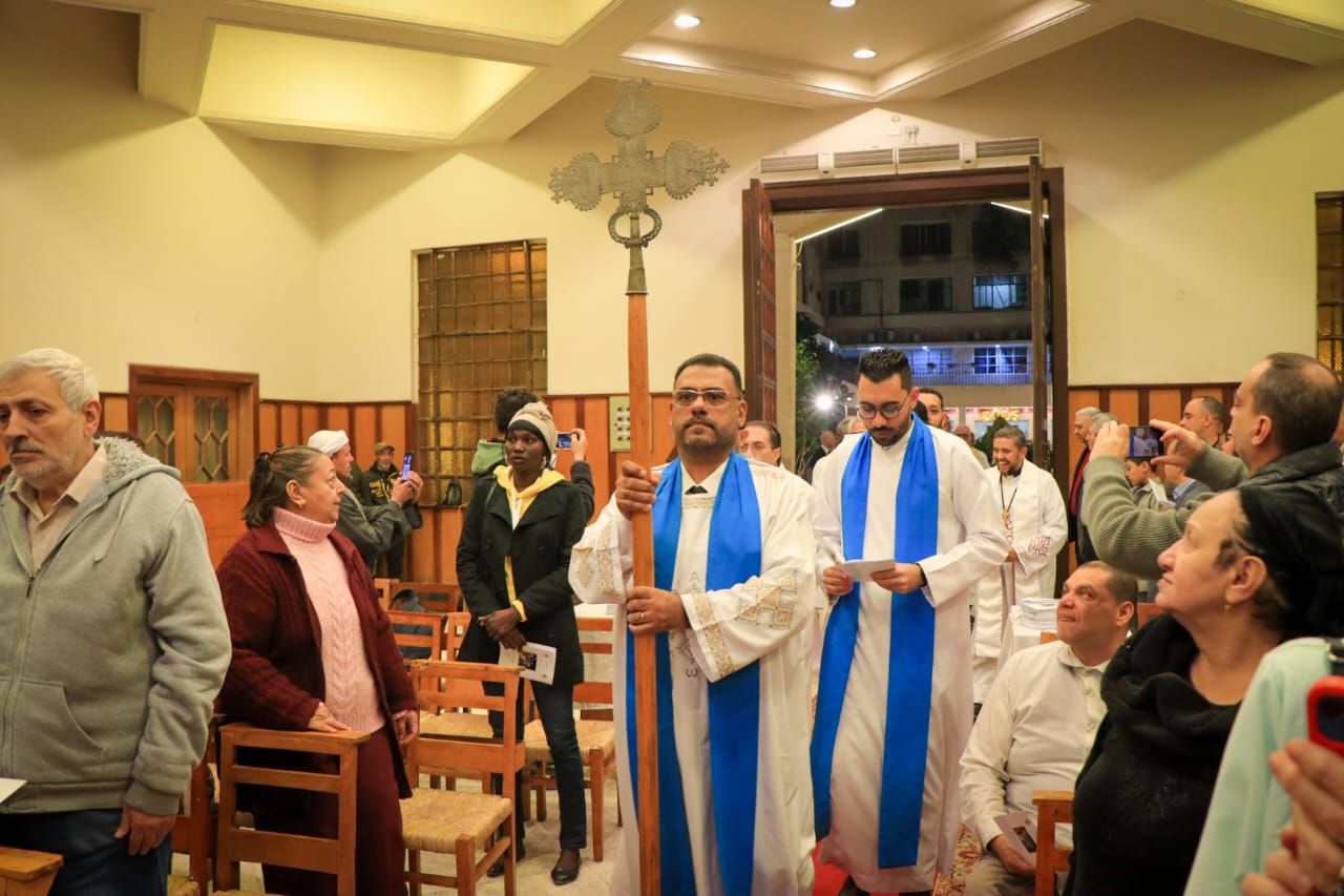 أجراس كاتدرائية جميع القديسين بالزمالك تدق إيذانًا ببدء قداس عيد الميلاد المجيد