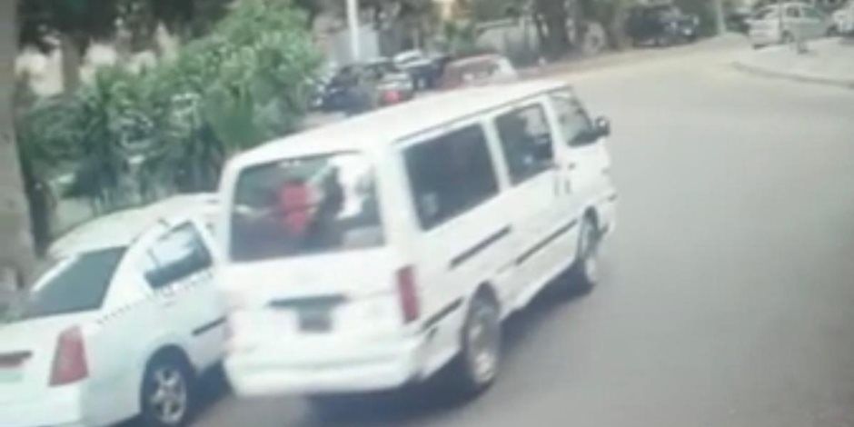 إلغاء قرار منع ركوب الفتيات بجانب السائق داخل سيارات الأجرة بالبحيرة.. تفاصيل