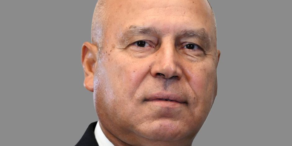 نائب رئيس مجلس الوزراء للتنمية الصناعية وزير الصناعة والنقل يفتتح محطة الطاقة الشمسية بقرية "عمر كجع"