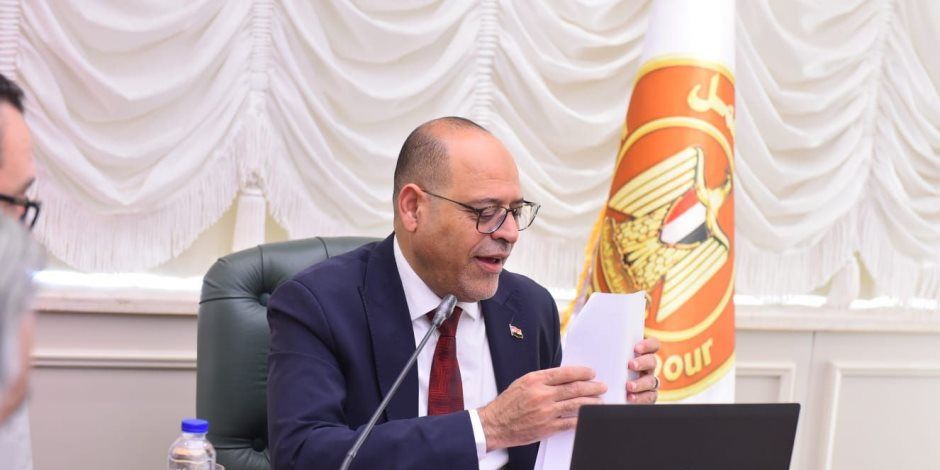 وزير العمل يصدر قرارًا وزاريًا لتنظيم مزاولة عمليات التدريب وتطوير مستوياته