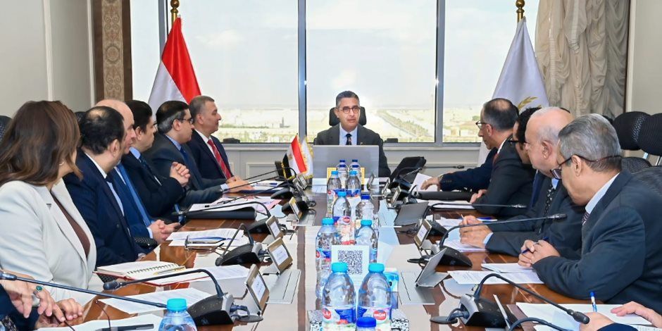 وزير التموين يترأس اجتماع اللجنة العليا للمطاحن لمتابعة انتظام العمل