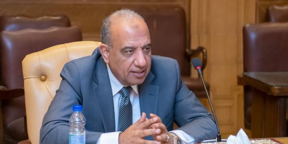 وزير الكهرباء يقرر خفض استخدام الوقود وزيادة الاعتماد على الطاقات المتجددة