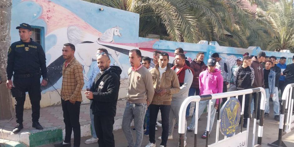 حضور لافت للشباب.. توافد الناخبين بالوادي الجديد للتصويت في جولة الإعادة لانتخابات مجلس النواب