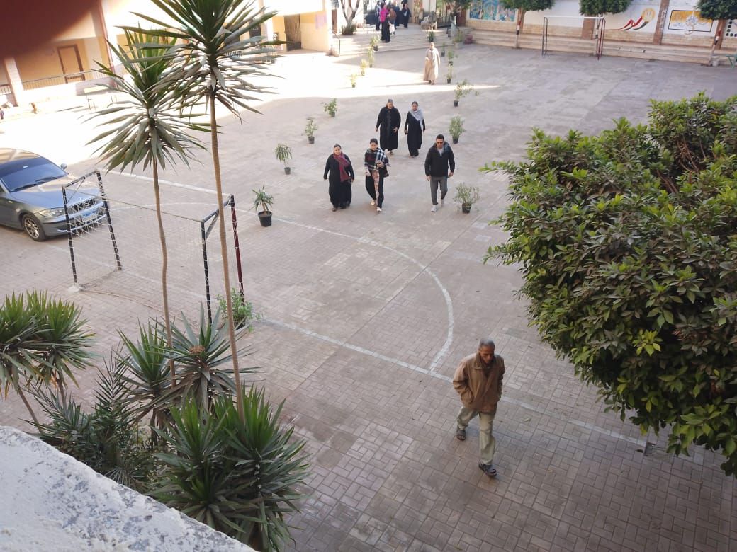 توافد الناخبين على دائرة الوراق للإدلاء بأصواتهم في انتخابات مجلس النواب