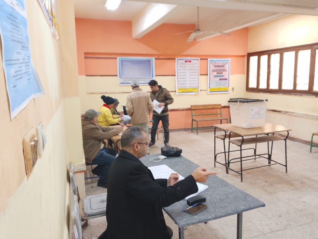 توافد الناخبين على دائرة الوراق للإدلاء بأصواتهم في انتخابات مجلس النواب